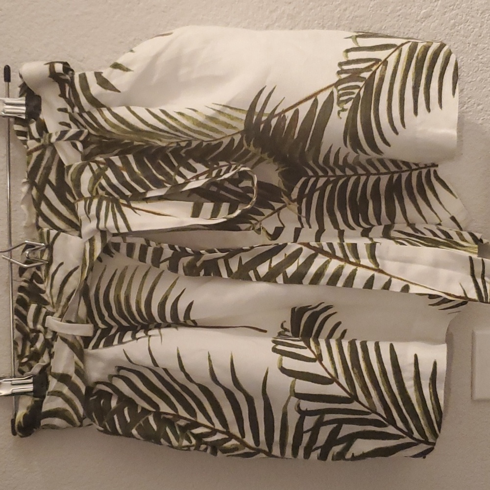 Palm leaf shorts Size 4
